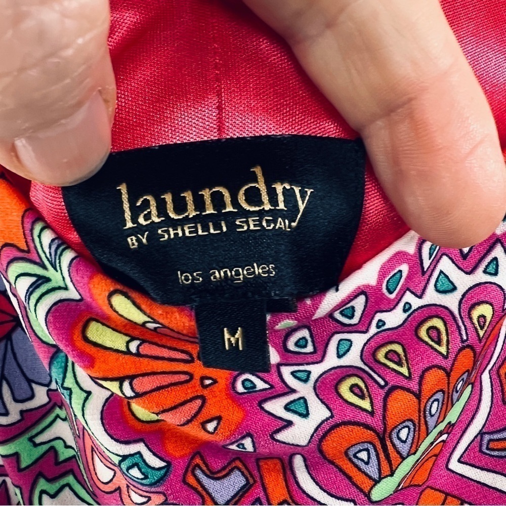 LAUNDRY BY SHELLI SEAGAL. Bright fun Print. Pullover Dress. Size Medium - Picture 7 of 8